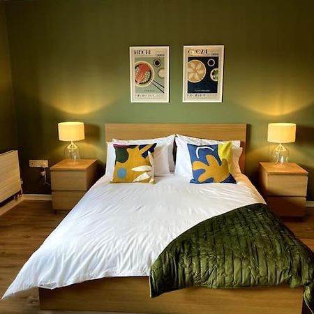 Colourful, Bright And Chic 2 Storey Apartment Manchester Exterior photo